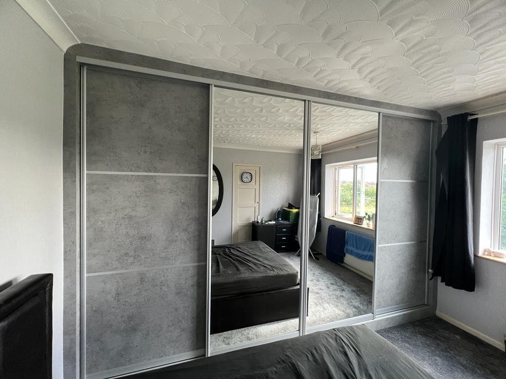 Made to measure sliding door wardrobe